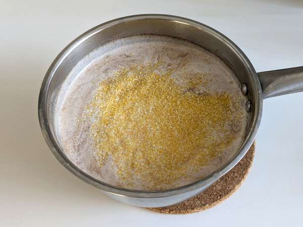 Popolna kremna polenta: enostaven recept za mehko in okusno jed - Priprava korak 2