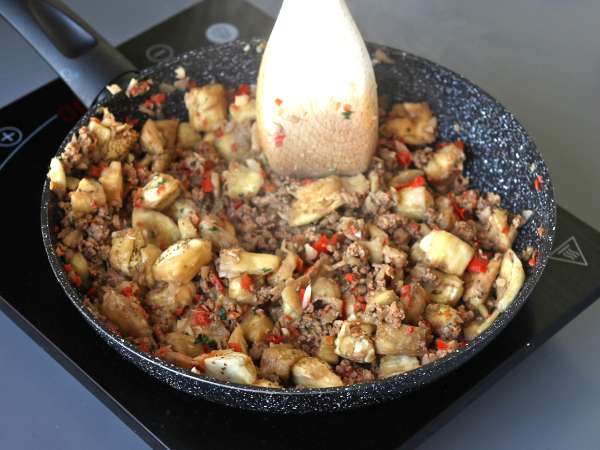 Polnjeni jajčevci z mocarelo au gratin - Priprava korak 6