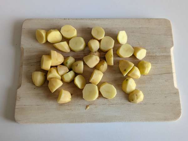 Kremni pečen krompir cacio e pepe: enostavna priloga, ki vsakogar spravi ob pamet! - Priprava korak 1