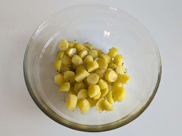 Kremni pečen krompir cacio e pepe: enostavna priloga, ki vsakogar spravi ob pamet! - Priprava korak 4