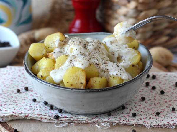 Kremni pečen krompir cacio e pepe: enostavna priloga, ki vsakogar spravi ob pamet! - Priprava korak 8