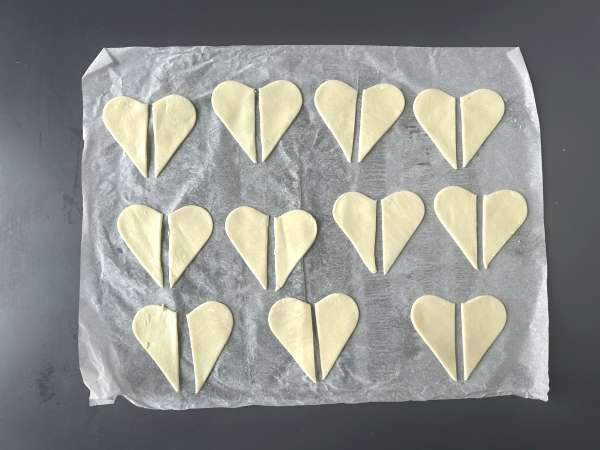 Piškoti z duhovi: najlažji in najzabavnejši recept za noč čarovnic, ki ga lahko pripravite z otroki - Priprava korak 2