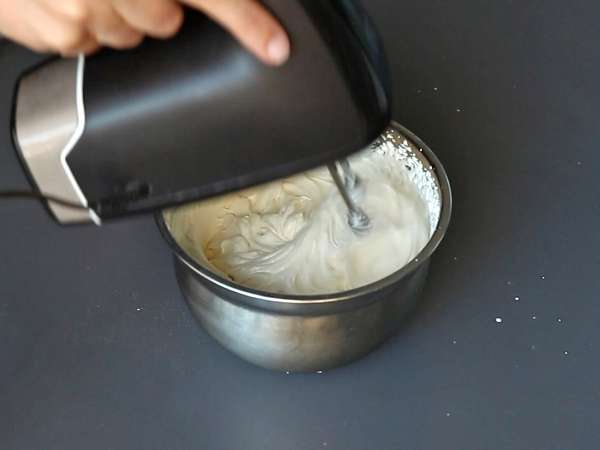 Tiramisu v obliki polena brez kalupa za ljubitelje kave - Priprava korak 1