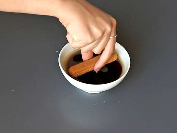 Tiramisu v obliki polena brez kalupa za ljubitelje kave - Priprava korak 2