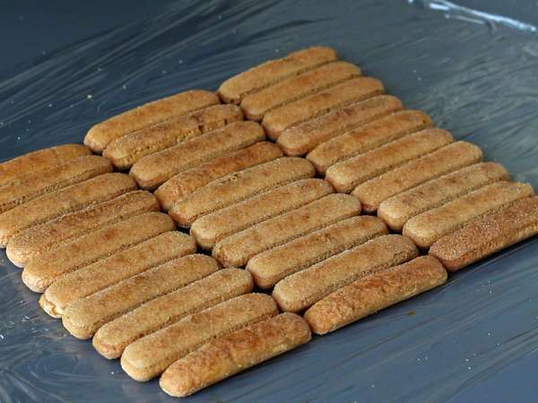 Tiramisu v obliki polena brez kalupa za ljubitelje kave - Priprava korak 3