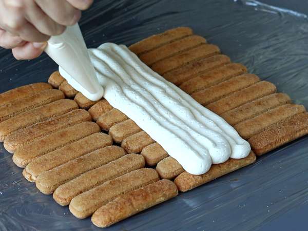 Tiramisu v obliki polena brez kalupa za ljubitelje kave - Priprava korak 4