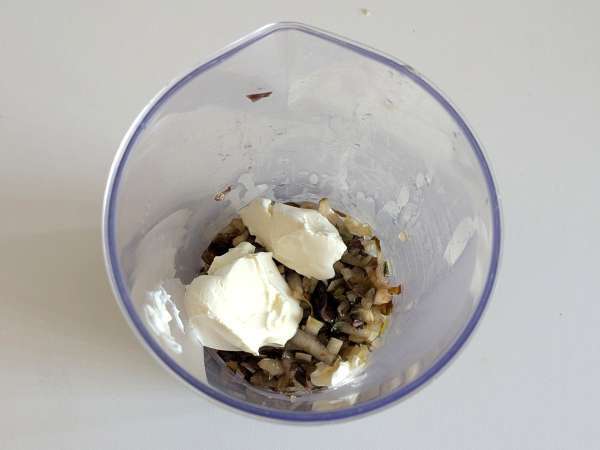 Kremne testenine z radičem, hrustljavo slanino in orehi: hiter in neustavljiv recept - Priprava korak 4