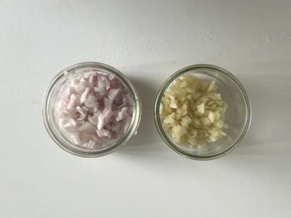 Hiter in enostaven recept za gobe, ocvrte v ponvi - Priprava korak 2