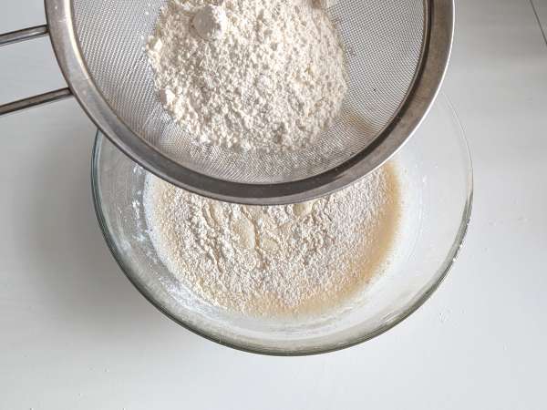 Crespelle rikota in gobe: popoln kremni vegetarijanski recept za vsako priložnost - Priprava korak 1