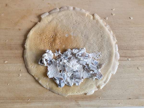 Crespelle rikota in gobe: popoln kremni vegetarijanski recept za vsako priložnost - Priprava korak 8