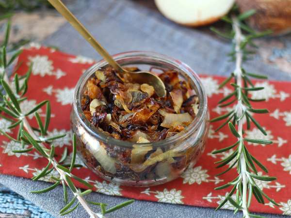 Konfit čebule: preprost, eleganten in popoln z mesom in sirom - Priprava korak 6