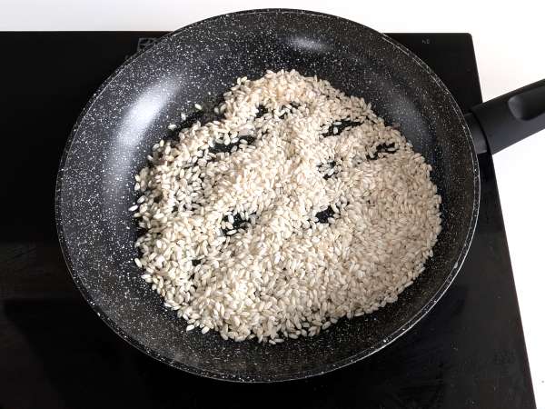 Apno in rižota z rožnatim poprom: eleganten vegetarijanski recept za posebne večerje - Priprava korak 2