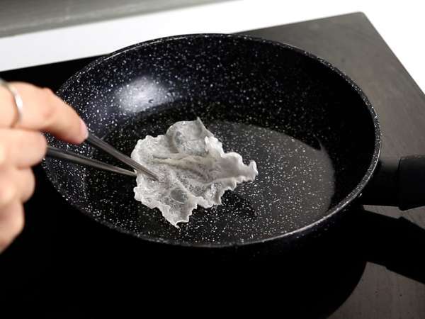 Azijski tacos: lososov tatar v riževem čipsu - Priprava korak 2