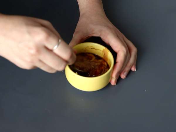 Pisana solata z riževimi vermicelli in kozicami ter pikantno arašidovo omako - Priprava korak 3