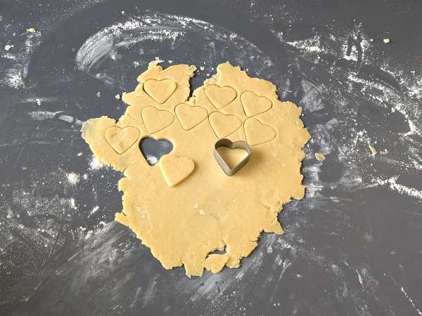 Torta z jagodno marmelado: klasičen recept za krhko testo (tudi srca) - Priprava korak 6