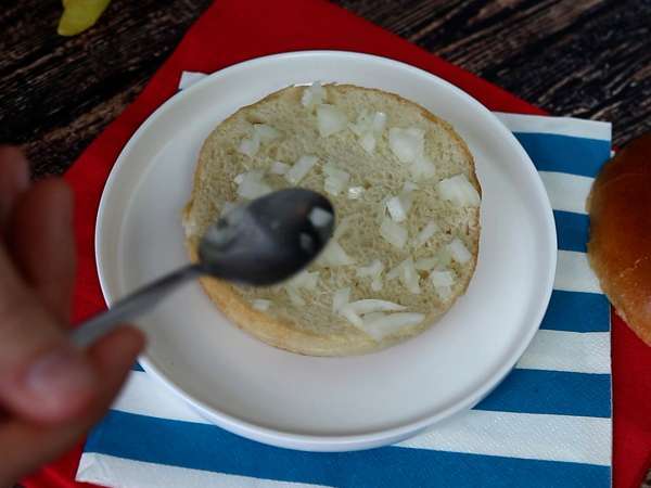 Cheeseburger, slavni burger, ki ga obožujejo vsi! - Priprava korak 3