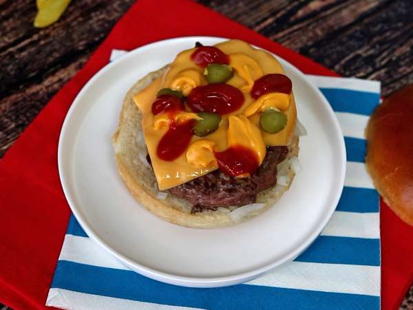 Cheeseburger, slavni burger, ki ga obožujejo vsi! - Priprava korak 5