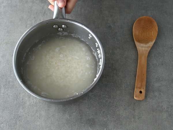 Onigiri z jajčnimi rumenjaki, konzerviranimi v sojini omaki - Priprava korak 2