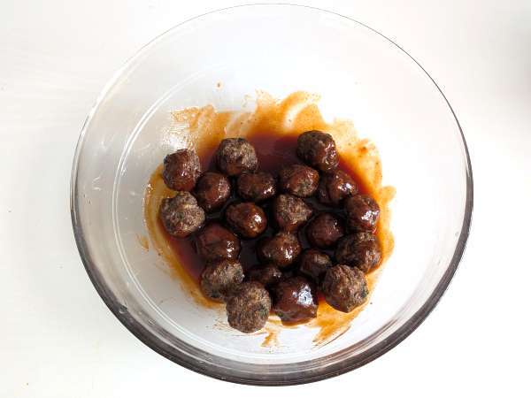 Mesne kroglice v zračnem cvrtniku s sladko-kislo žar omako: enostaven in okusen recept - Priprava korak 7