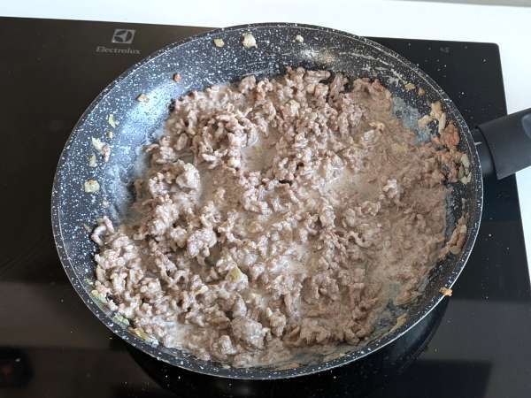 Burgerji iz zračnega cvrtnika: odlični za hitro in okusno večerjo - Priprava korak 2