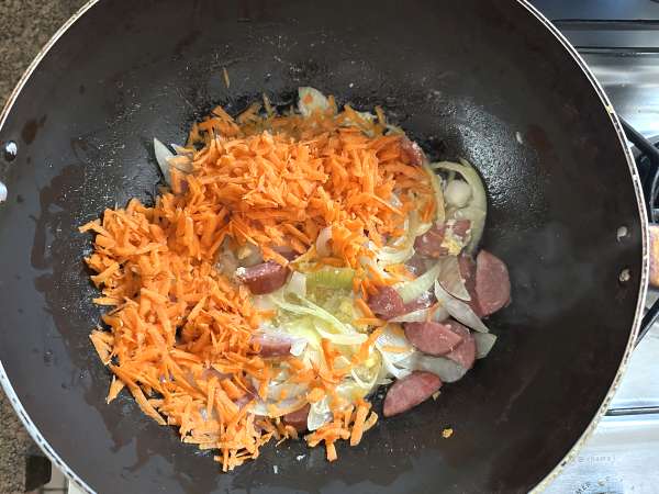 Zlata feferonova fara z jajcem in korenčkom - Priprava korak 2