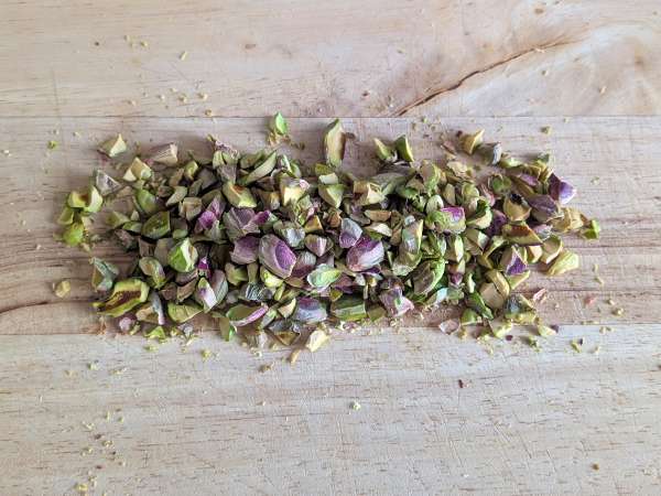 Lososova lazanja z burrato in kremnimi, hrustljavimi pistacijami - Priprava korak 3