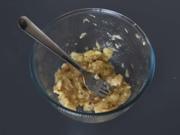 Ekstra gurmanski mafini z bananami in čokoladnimi koščki - Priprava korak 1