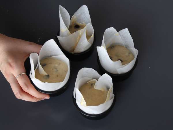 Ekstra gurmanski mafini z bananami in čokoladnimi koščki - Priprava korak 9