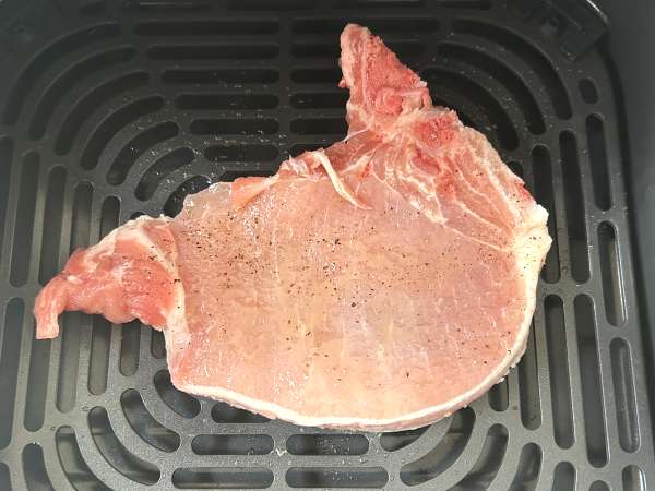 Kako v sušilniku Airfryer pripravite svinjsko kotletko? - Priprava korak 2