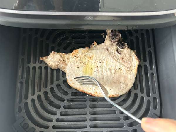 Kako v sušilniku Airfryer pripravite svinjsko kotletko? - Priprava korak 3