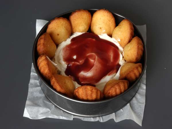 Charlotte iz rdečega sadja z madeleines - Priprava korak 5