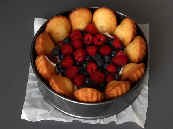 Charlotte iz rdečega sadja z madeleines - Priprava korak 6