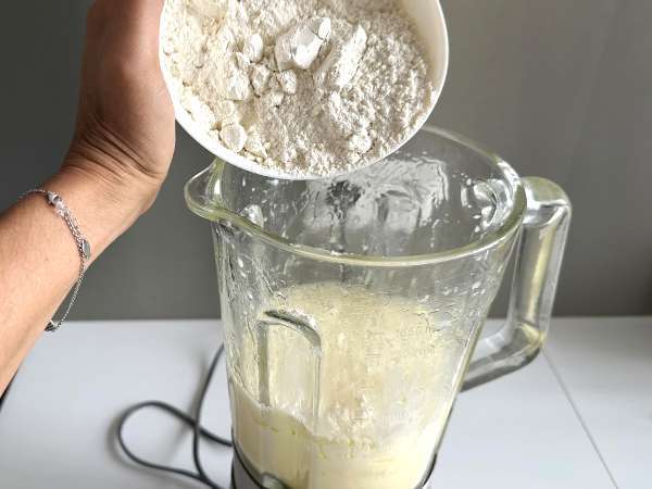 Slano testo za torto v mešalniku: hitro, enostavno in izjemno vlažno - Priprava korak 4