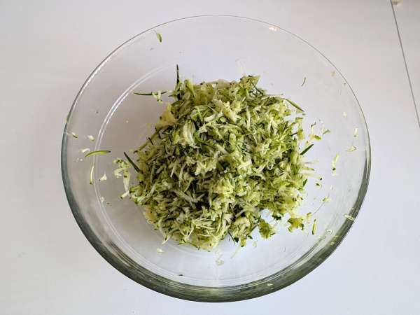 Conchiglioni, polnjeni z rikoto, bučkami in limono: kremasti in au gratin v pečici - Priprava korak 1