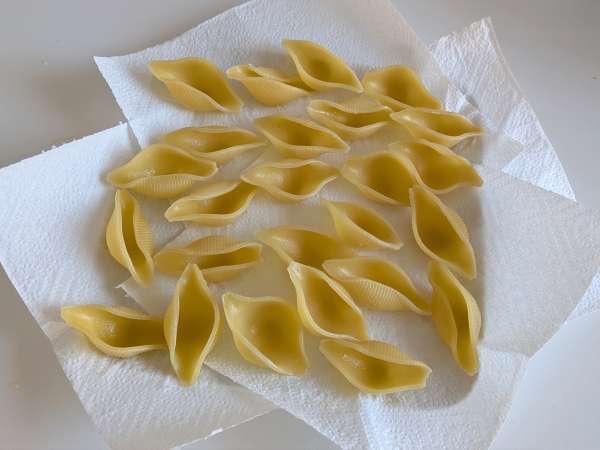 Conchiglioni, polnjeni z rikoto, bučkami in limono: kremasti in au gratin v pečici - Priprava korak 3