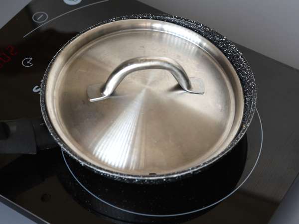 Ocvrta jajca z medom in mocarelo, sladek, slan in pikanten ekspresni zajtrk! - Priprava korak 3