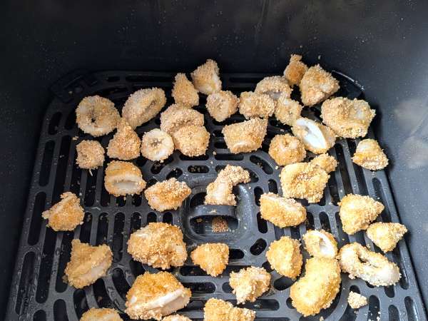 Obročki lignjev v zračnem cvrtniku hrustljavi in lahki - Priprava korak 7