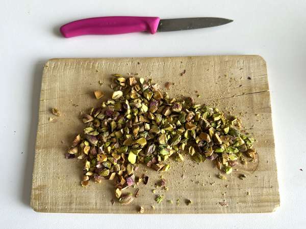 Izjemno vlažna torta iz pistacij, limete in bučk - Priprava korak 2