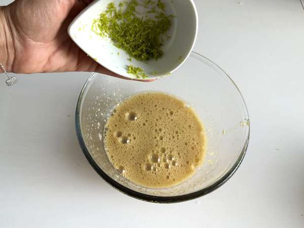 Izjemno vlažna torta iz pistacij, limete in bučk - Priprava korak 4