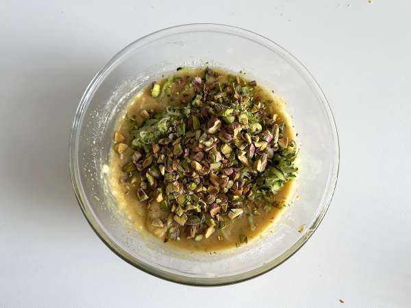 Izjemno vlažna torta iz pistacij, limete in bučk - Priprava korak 6