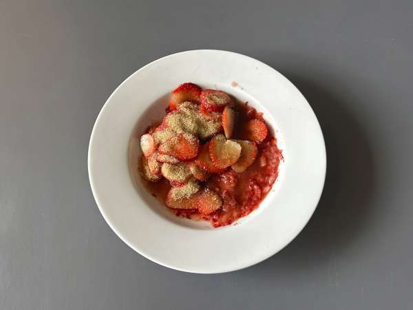 Jagodni kolač, ameriški kolač z jagodno kremo, ki nikoli ne propade. - Priprava korak 1