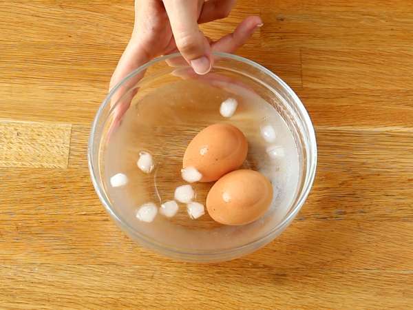 Hrustljava jajca s feto: izjemno preprost in trendovski recept - Priprava korak 2