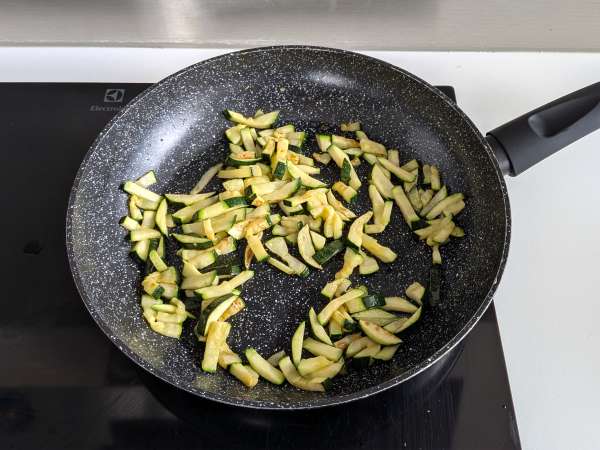 Carbonara iz bučk: enostaven vegetarijanski recept - Priprava korak 3