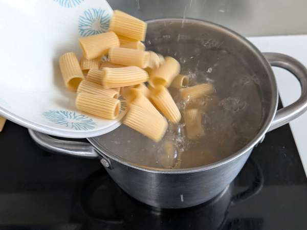Carbonara iz bučk: enostaven vegetarijanski recept - Priprava korak 4