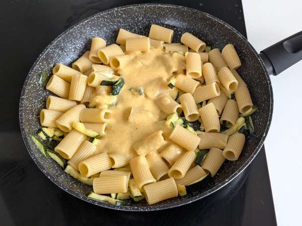 Carbonara iz bučk: enostaven vegetarijanski recept - Priprava korak 8