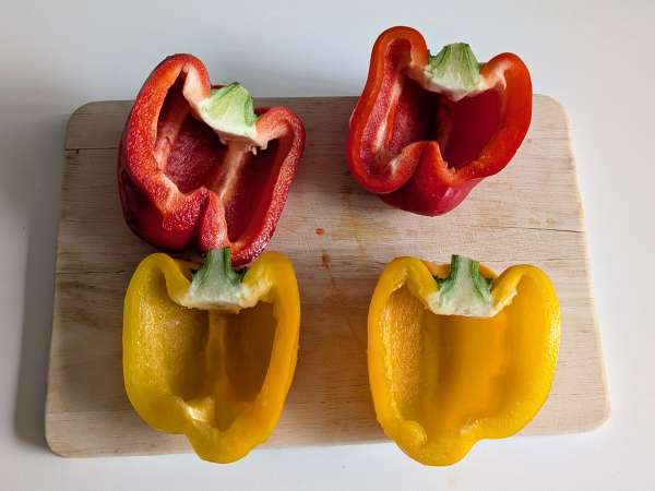 Pečene vegetarijanske polnjene paprike: enostaven in okusen recept z zelenjavo in sirom mocarela - Priprava korak 1