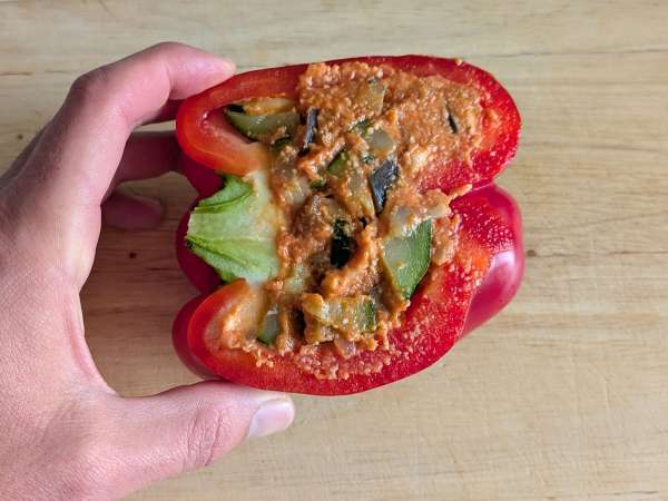 Pečene vegetarijanske polnjene paprike: enostaven in okusen recept z zelenjavo in sirom mocarela - Priprava korak 6