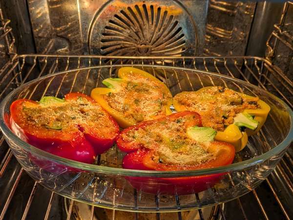 Pečene vegetarijanske polnjene paprike: enostaven in okusen recept z zelenjavo in sirom mocarela - Priprava korak 8