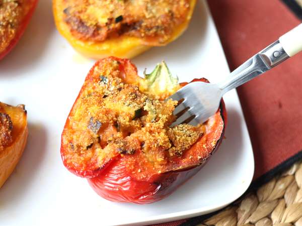 Pečene vegetarijanske polnjene paprike: enostaven in okusen recept z zelenjavo in sirom mocarela - Priprava korak 9