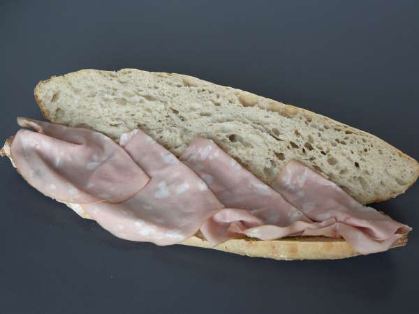 Gourmet italijanski sendvič z mortadelo in sirom burrata - Priprava korak 2